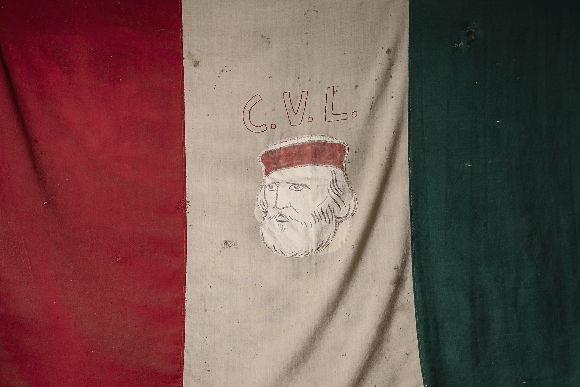 Bandiera tricolore di una brigata Partigiana Garibaldina del Corpo Volontari della Libertà 002