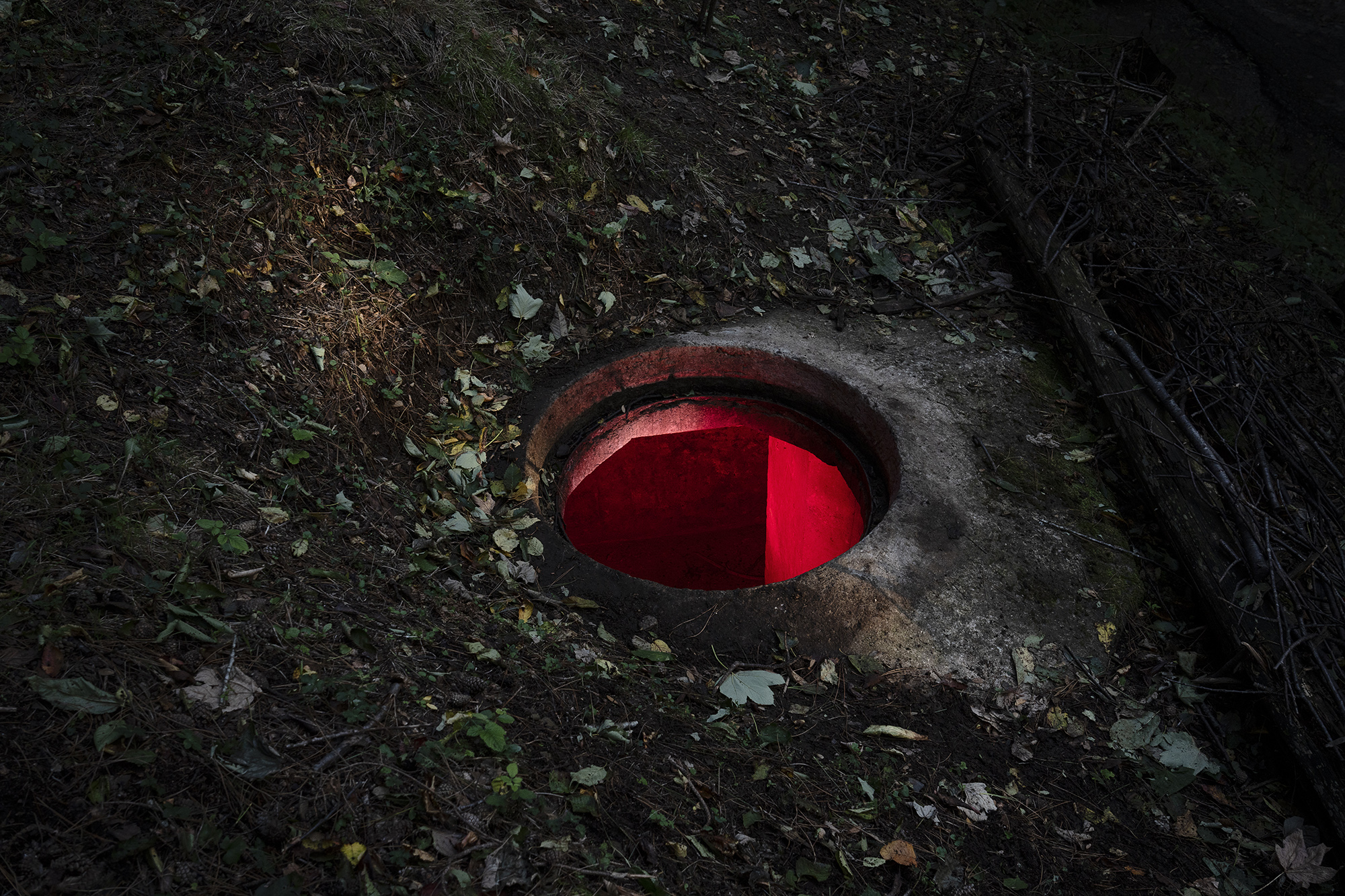 Bunker tedesco lungo la Linea Gotica nei monti che dominano Pistoia. Questo tipo di bunker, denominato “ Tobruk” ospitava due soldati generalmente armati di mitragliatrice pesante 010