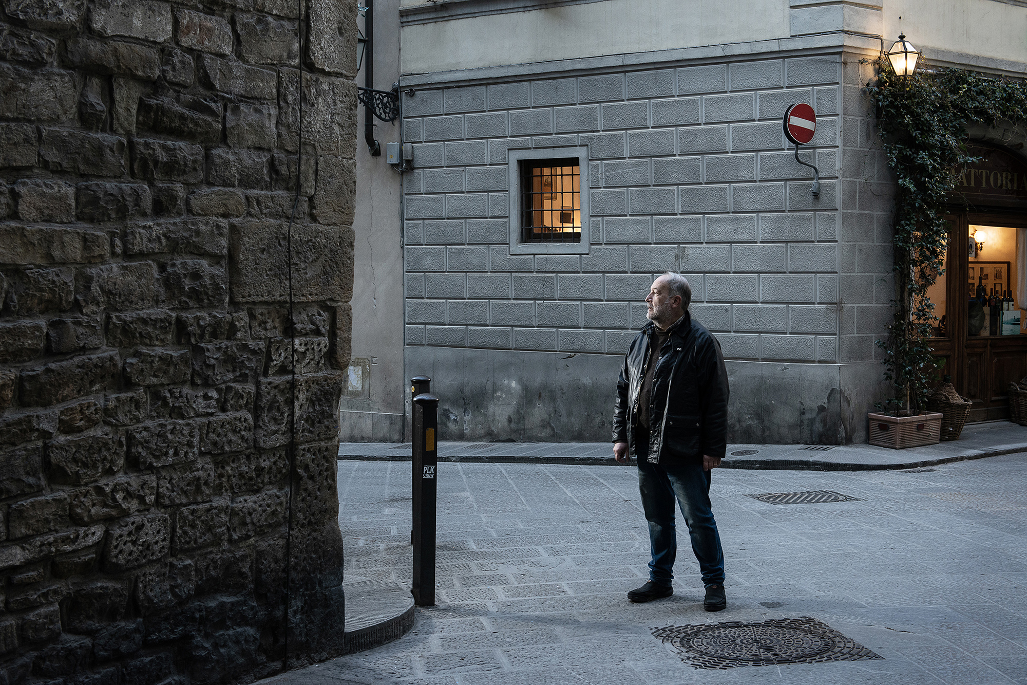 Daniele Gabbrielli. Daniele abitava con la moglie e il figlio di 9 anni al civico 6 di Via Lambertesca, all’incrocio di via dei Georgofili, esattamente di fronte al punto dov’era posizionata l’autobomba. UNAEZEROQUATTRO