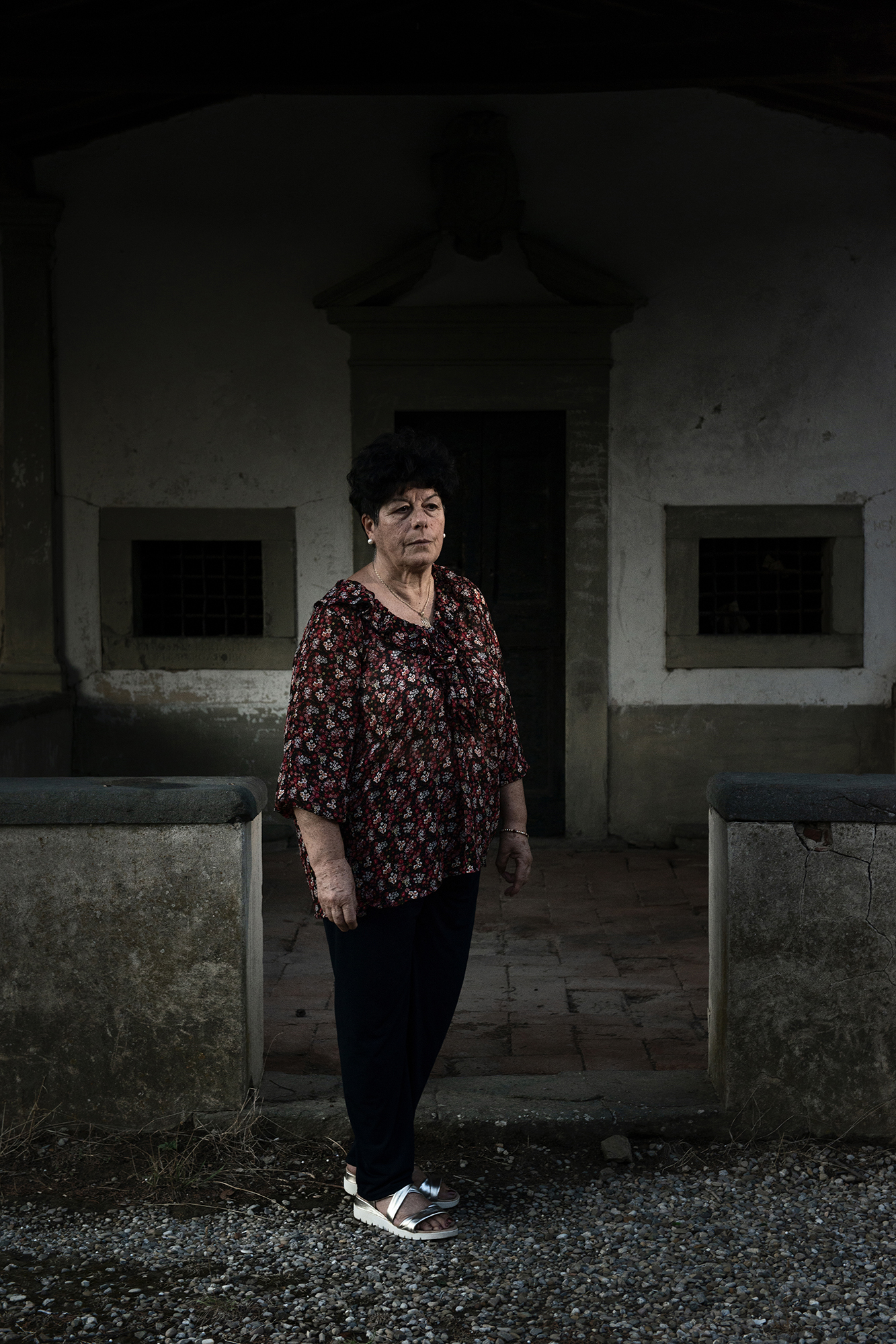 Teresa Fiume, sorella di Angela Fiume, cognata di Fabrizio e zia di Nadia e Caterina. Questa chiesa, alla Romola, è uno dei luoghi dove Teresa andava abitualmente con Nadia a giocare e passeggiare. UNAEZEROQUATTRO