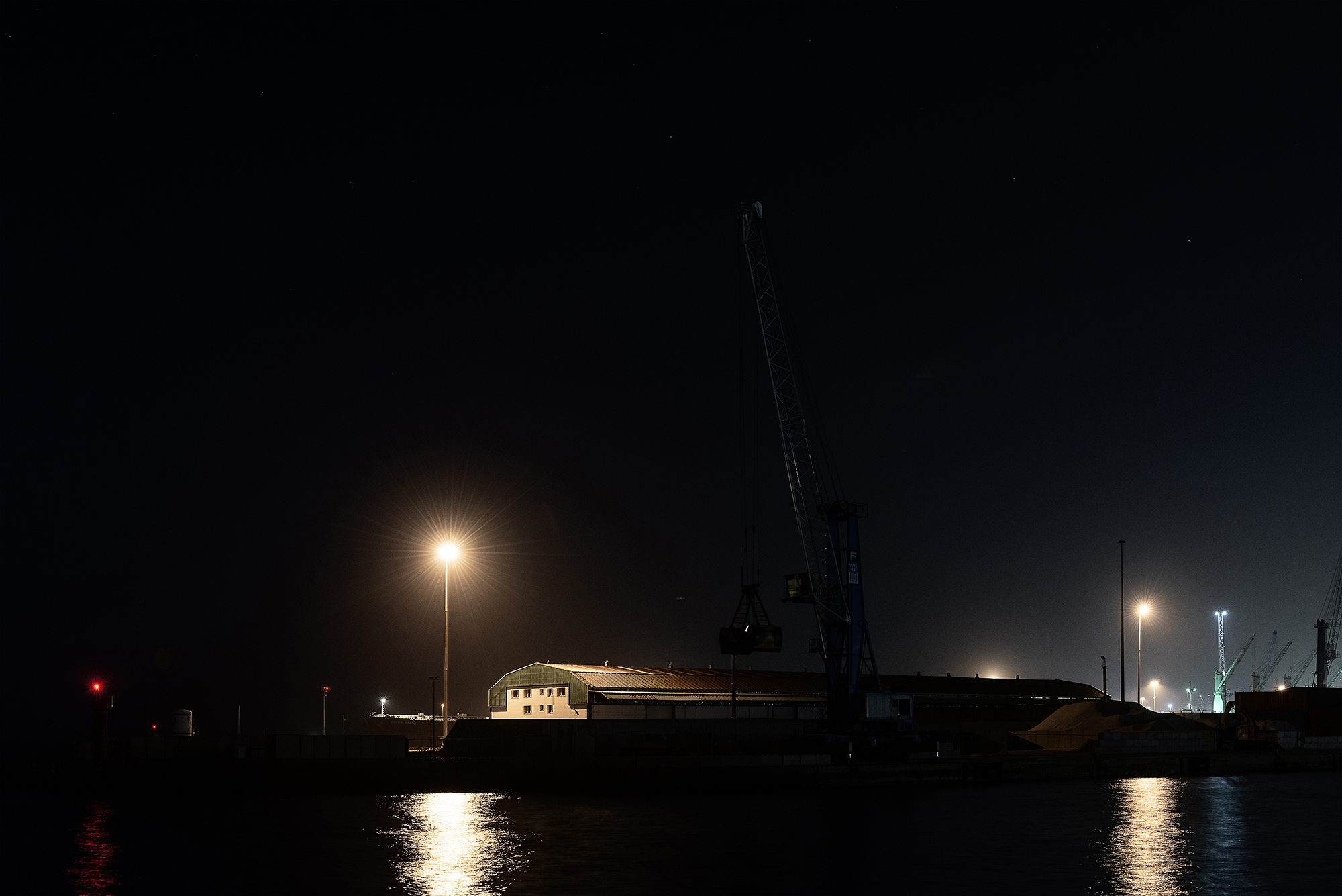 Porto di Livorno. I pacchi di esplosivo furono caricati su un camion e sistemati all’interno di un doppiofondo. Dal Porto furono trasportati fino a Galciana dove vennero presi in consegna dal commando di cosa nostra. UNAEZEROQUATTRO